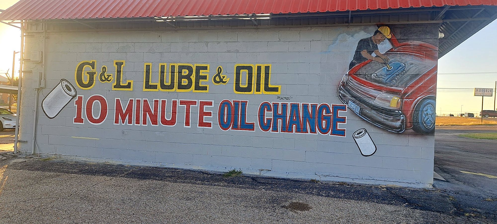 The side mural at sunset: G&L Lube & Oil, 10 Minute Oil Change